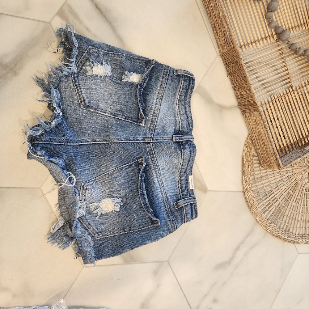 Almost famous, womens size 3, CUTEST fringed distressed denim short shortsπ©· - Picture 10 of 13